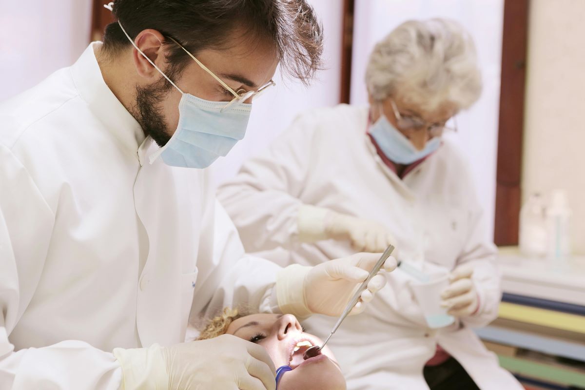 Gwarancja jakości – nasz zespół stomatologów jest liderem w branży