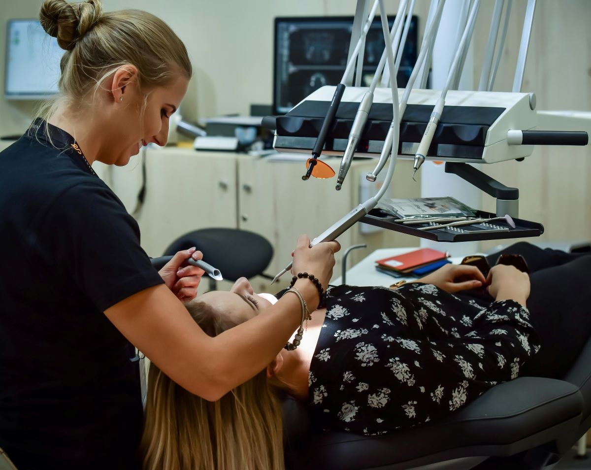 Zadbaj o zęby w Centrum dr. Jadczyka – opieka, której możesz zaufać
